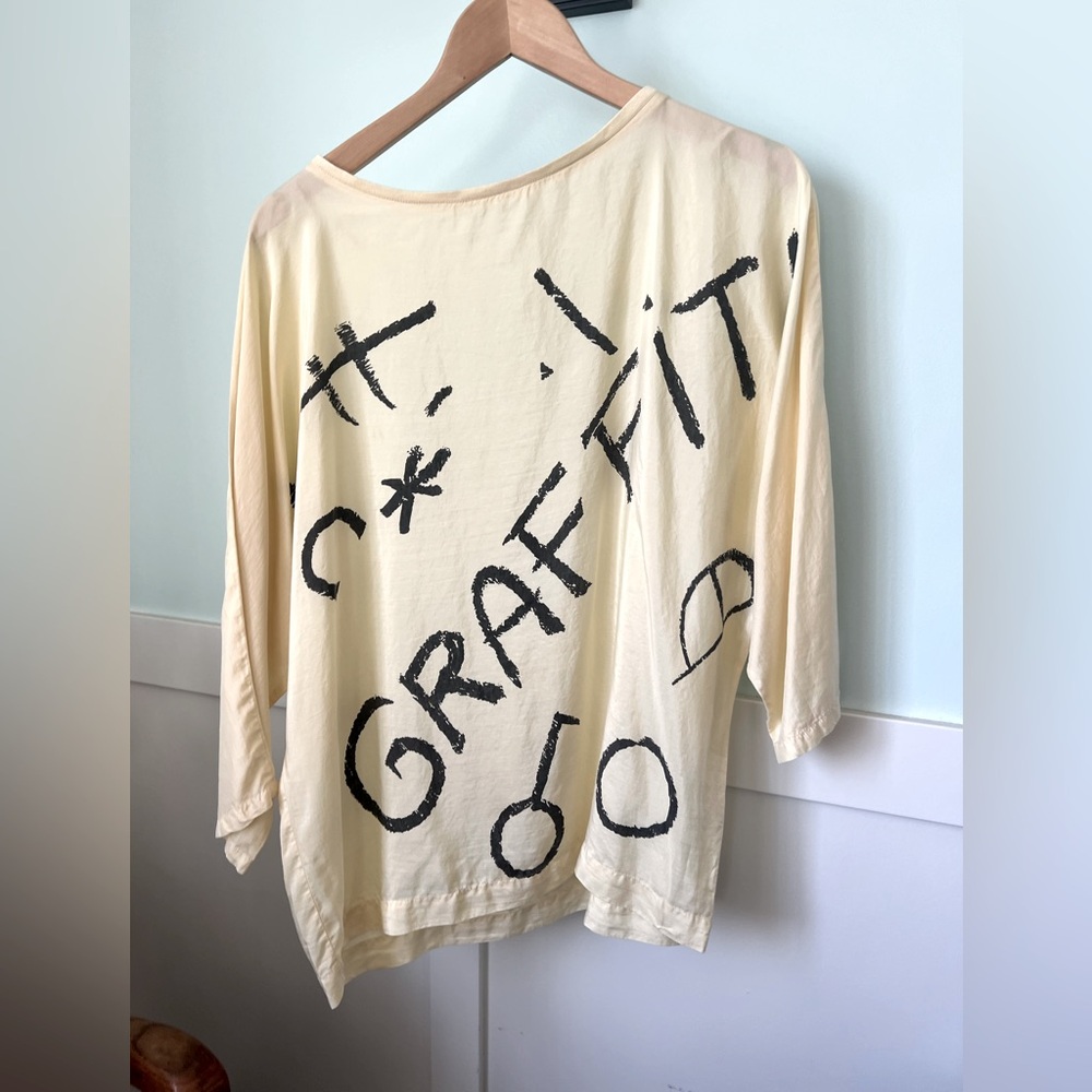 Silk Street-Style Graffiti Print Cream Top